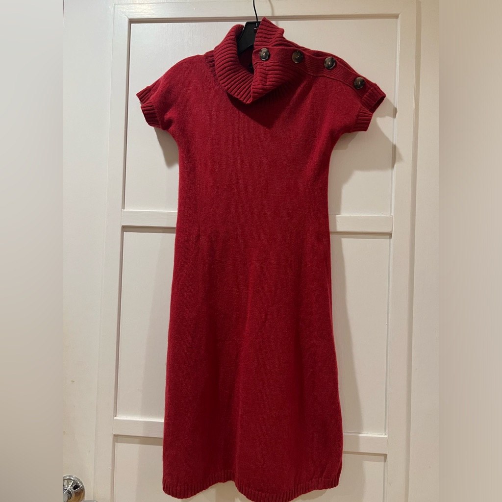 Theory Red Cashmere Turtleneck Midi Dress With Large Brown Button Detail S/P